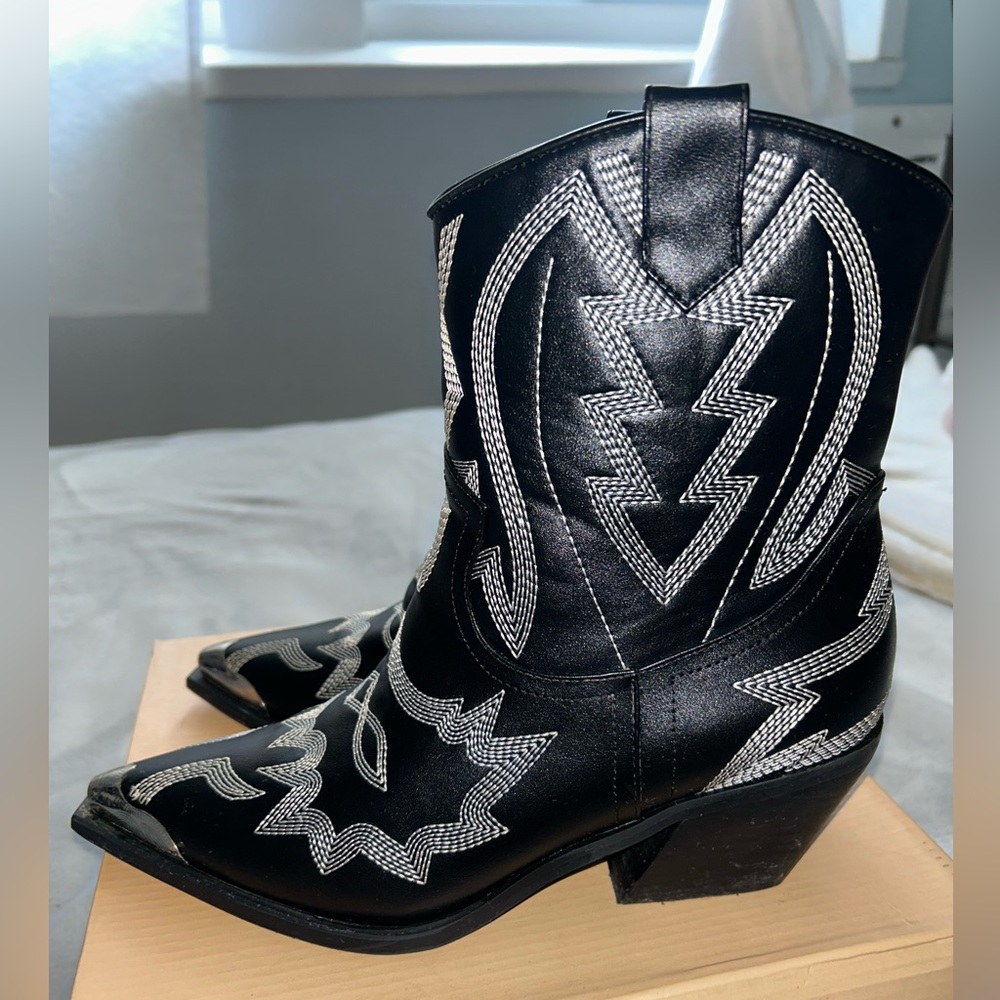 Billini black and white boots